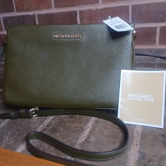KORS Michael Kors Handbags - Michael Kors Jet Set Crossbody $298 retail. NWT